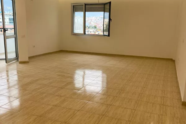 Ambiente Commerciale in Vendita 3+1 a Tirana - 420,000 Euro