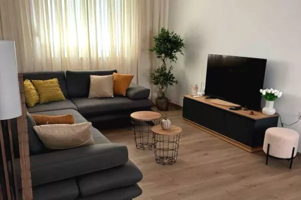 Shtepi me qera Apartament ne Tirane, 2+1, Mobilimi E mobiluar, Pagesa 950  Euro.