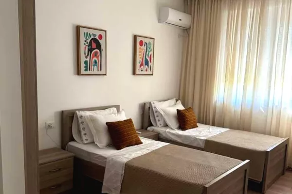 Shtepi me qera Apartament ne Tirane, 2+1, Mobilimi E mobiluar, Pagesa 950  Euro.