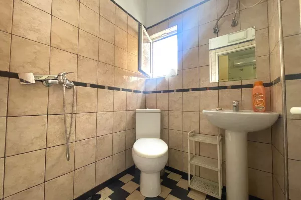 Shtepi me qera 1+1 ne Tirane - 450 Euro