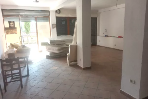 Ambient biznesi me qera 4+1 ne Tirane - 500 Euro