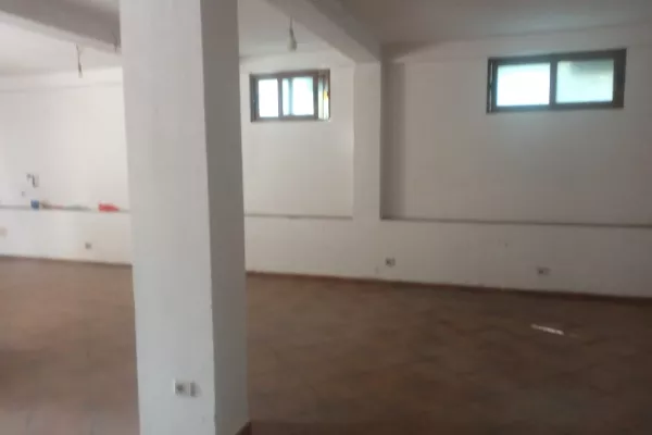 Ambient biznesi me qera 4+1 ne Tirane - 500 Euro