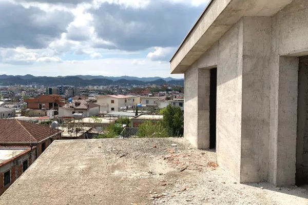 Shtepi ne shitje Shtepi Private ne Tirane, 3+1, Mobilimi Bosh, pa mobiluar, Pagesa 170,000  Euro.