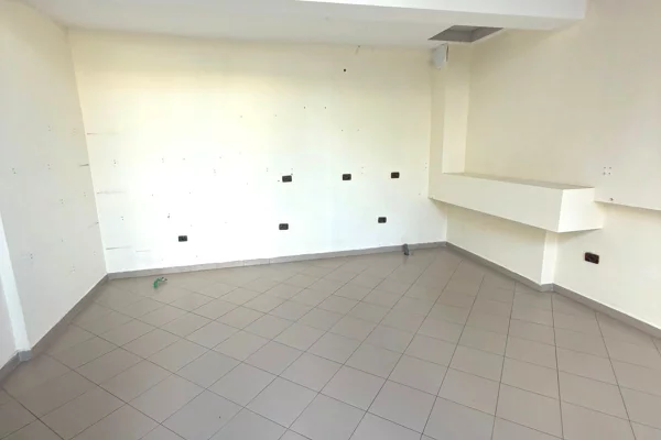 Business Property for Rent 1+1 in Tirana - 90,000 Euro