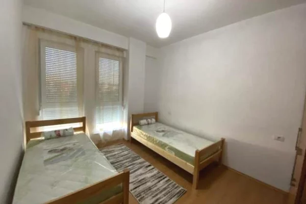 Shtepi me qera 3+1 ne Tirane - 65,000 Leke