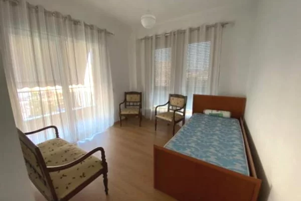 Shtepi me qera Apartament ne Tirane, 3+1, Mobilimi E mobiluar, Pagesa 65,000  Leke.