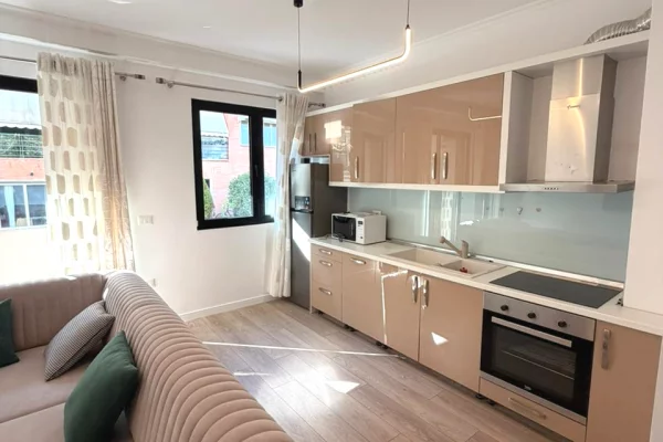 Shtepi me qera 2+1 ne Tirane - 800 Euro