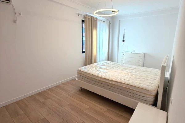 Shtepi me qera Apartament ne Tirane, 2+1, Mobilimi E mobiluar, Pagesa 800  Euro.