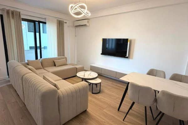 Shtepi me qera 2+1 ne Tirane - 800 Euro