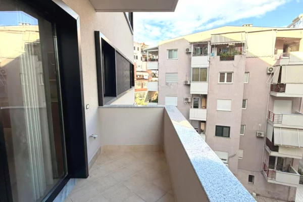 Shtepi me qera 2+1 ne Tirane - 800 Euro