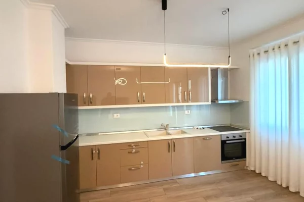 Shtepi me qera Apartament ne Tirane, 2+1, Mobilimi E mobiluar, Pagesa 800  Euro.