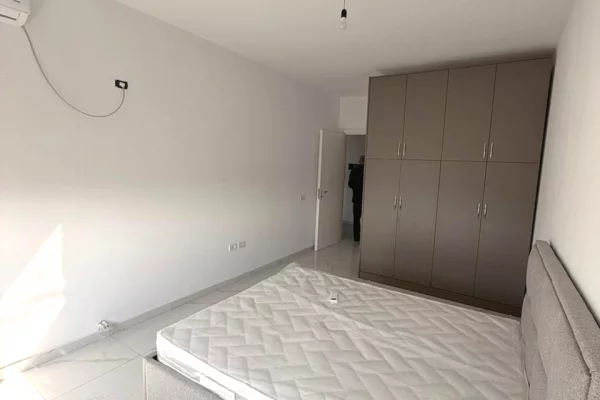 Shtepi me qera Apartament ne Tirane, 3+1, Mobilimi E mobiluar, Pagesa 500  Euro.