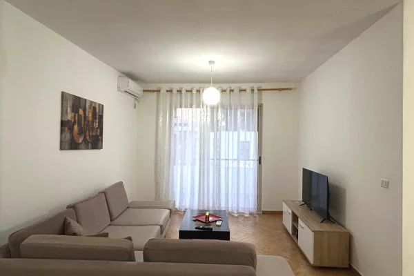 Shtepi me qera 2+1 ne Tirane - 550 Euro