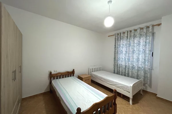 Shtepi me qera Apartament ne Tirane, 2+1, Mobilimi E mobiluar, Pagesa 550  Euro.