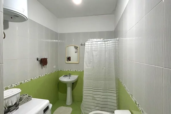 Shtepi me qera Apartament ne Tirane, 2+1, Mobilimi E mobiluar, Pagesa 550  Euro.