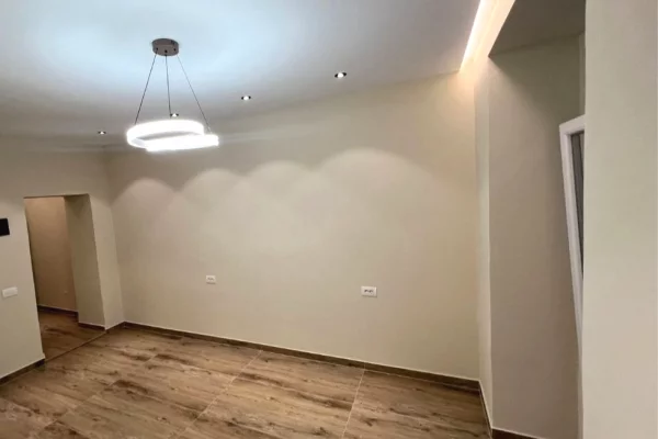 Business Property for Rent 3+1 in Tirana - 400 Euro