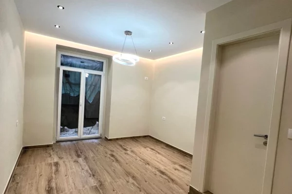 Business Property for Rent 3+1 in Tirana - 400 Euro