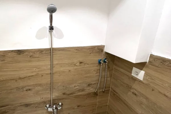 Jepet me qera ambient per zyre ne Myslym Shyri/400 euro