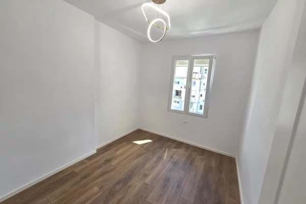 Shtepi me qera 2+1 ne Tirane - 650 Euro