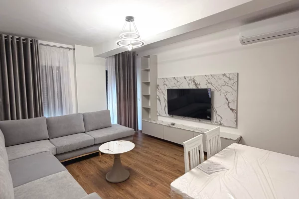 Shtepi me qera 1+1 ne Tirane - 70,000 Leke