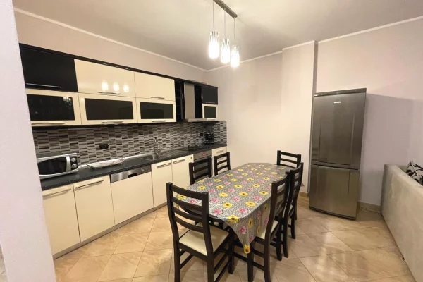 Shtepi me qera Apartament ne Tirane, 2+1, Mobilimi E mobiluar, Pagesa 750  Euro.