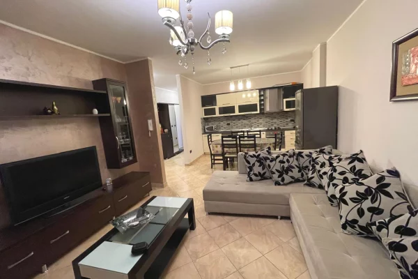 Shtepi me qera 2+1 ne Tirane - 750 Euro