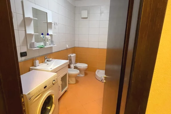 Shtepi me qera 2+1 ne Tirane - 750 Euro