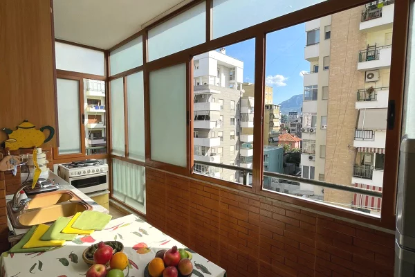 Shtepi me qera Apartament ne Tirane, 1+1, Mobilimi E mobiluar, Pagesa 50,000  Leke.