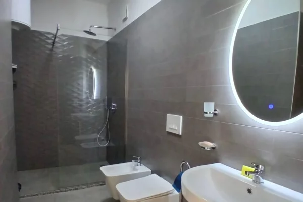 Appartamento in affitto a Tirana 2+1, Arredato