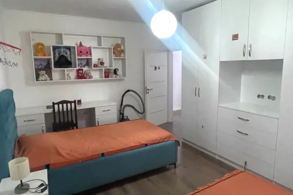 Shtepi me qera Apartament ne Tirane, 2+1, Mobilimi E mobiluar, Pagesa 50,000  Leke.