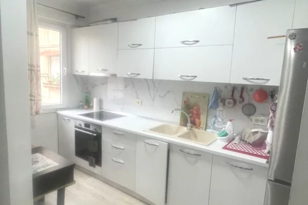 Shtepi me qera Apartament ne Tirane, 2+1, Mobilimi E mobiluar, Pagesa 50,000  Leke.