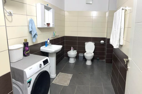 Shtepi ne shitje Apartament ne Tirane, 2+1, Mobilimi E mobiluar, Pagesa 110,000,000  Leke.