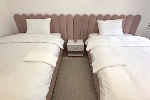 Shtepi me qera Apartament ne Tirane, 2+1, Mobilimi E mobiluar, Pagesa 800  Euro.