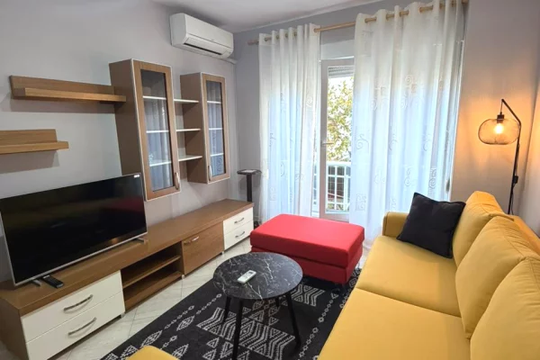 Shtepi me qera Apartament ne Tirane, 2+1, Mobilimi E mobiluar, Pagesa 650  Euro.