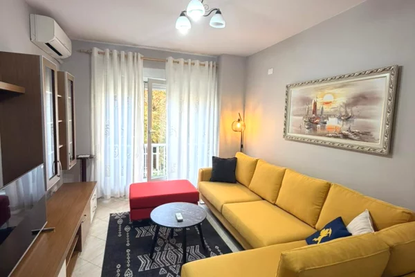 Shtepi me qera 2+1 ne Tirane - 650 Euro