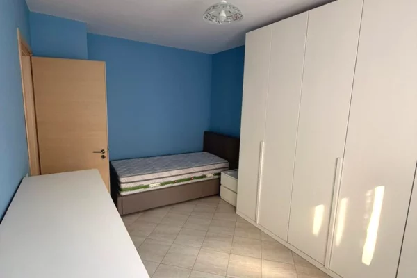 Shtepi me qera Apartament ne Tirane, 2+1, Mobilimi E mobiluar, Pagesa 650  Euro.
