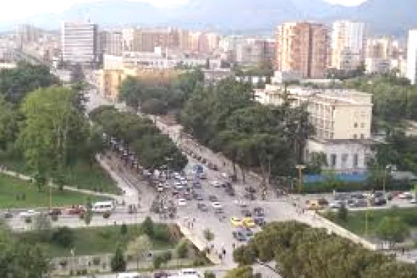 Business Property for Rent 3+1 in Tirana - 100,000 Leke