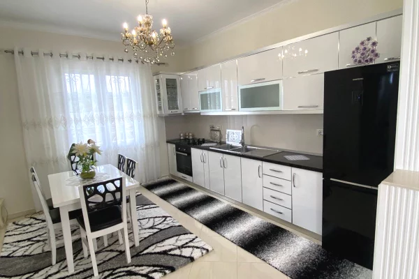 Shtepi ne shitje Vila Luksoze ne Tirane, 5+1, Mobilimi E mobiluar, Pagesa 500,000  Euro.