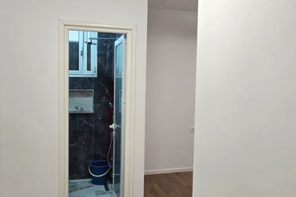 Shtepi ne shitje Apartament ne Tirane, 2+1, Mobilimi Bosh, pa mobiluar, Pagesa 218,000  Euro.