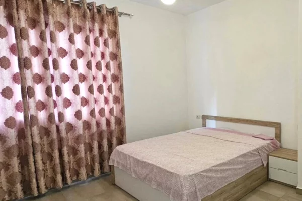 Shtepi me qera Apartament ne Tirane, 1+1, Mobilimi E mobiluar, Pagesa 500  Euro.