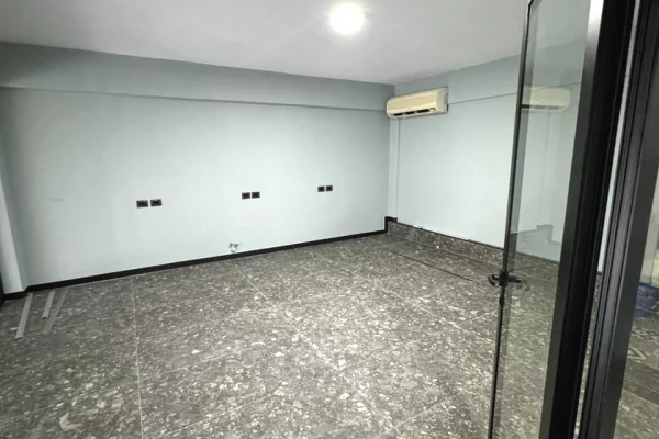 Business Property for Rent 1+1 in Tirana - 80,000 Leke