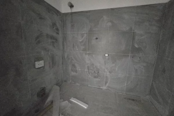 Shtepi ne shitje Apartament ne Tirane, 1+1, Mobilimi Bosh, pa mobiluar, Pagesa 126,000  Euro.