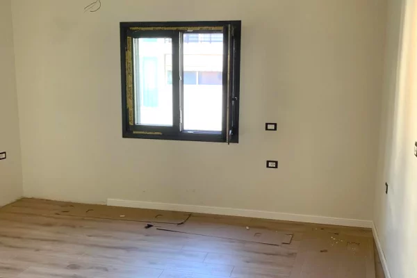 Shtepi me qera Apartament ne Tirane, 3+1, Mobilimi Bosh, pa mobiluar, Pagesa 1,500  Euro.