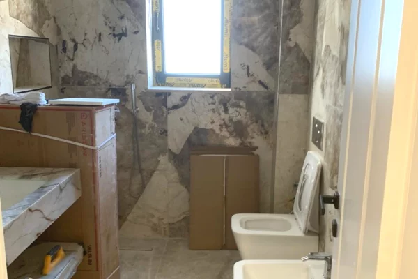 Shtepi me qera Apartament ne Tirane, 3+1, Mobilimi Bosh, pa mobiluar, Pagesa 1,500  Euro.