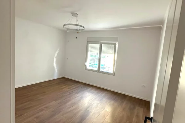Shtepi ne shitje Apartament ne Tirane, 2+1, Mobilimi Bosh, pa mobiluar, Pagesa 118,000  Euro.