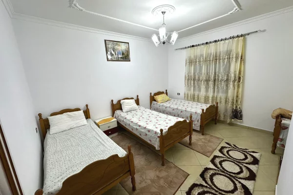 Shtepi me qera Apartament ne Tirane, 2+1, Mobilimi E mobiluar, Pagesa 55,000  Leke.