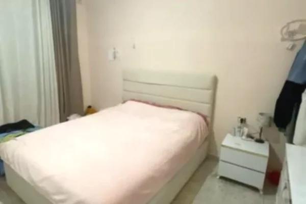 Shtepi me qera Apartament ne Tirane, 3+1, Mobilimi E mobiluar, Pagesa 450  Euro.