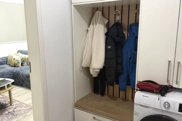 Shtepi ne shitje Apartament ne Tirane, 1+1, Mobilimi E mobiluar, Pagesa 120,000  Euro.