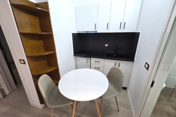 Shtepi me qera Apartament ne Tirane, Garsoniere, Mobilimi E mobiluar, Pagesa 550  Euro.