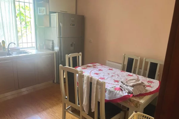 Shtepi me qera Apartament ne Tirane, 1+1, Mobilimi E mobiluar, Pagesa 35,000  Leke.